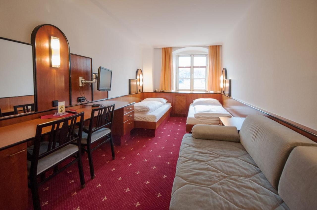 Hotel Gasthof Sonne Aschach an der Donau Exterior photo